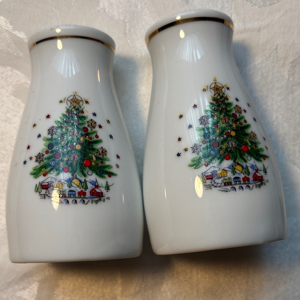 Salem “Christmas Eve” Porcelain Salt and Pepper Shakers